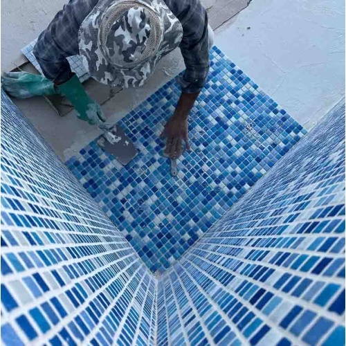 کاشی استخری شیشه ای میکس مدل کار شده 2038 آبی سفید - G&T گلس تایل
